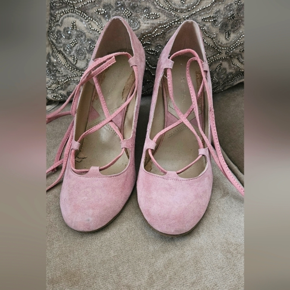 🌟Adrienne Vittadini Pink Suede Ballet Style Wedge Heels Size 8.5🌟